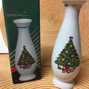 JAMESTOWN CHINA CHRISTMAS TREASURE VASE